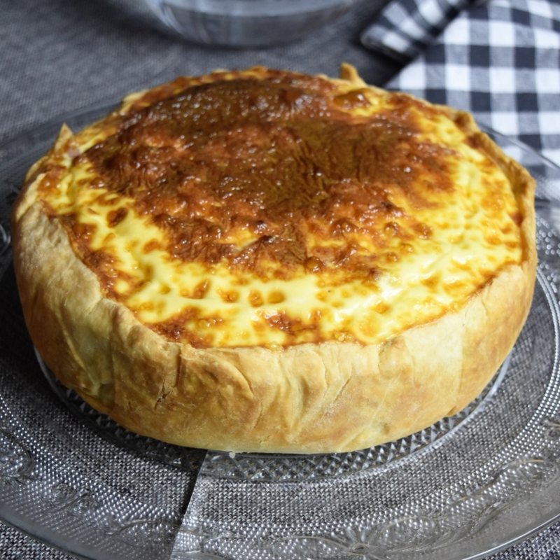 Traditional quiche lorraine